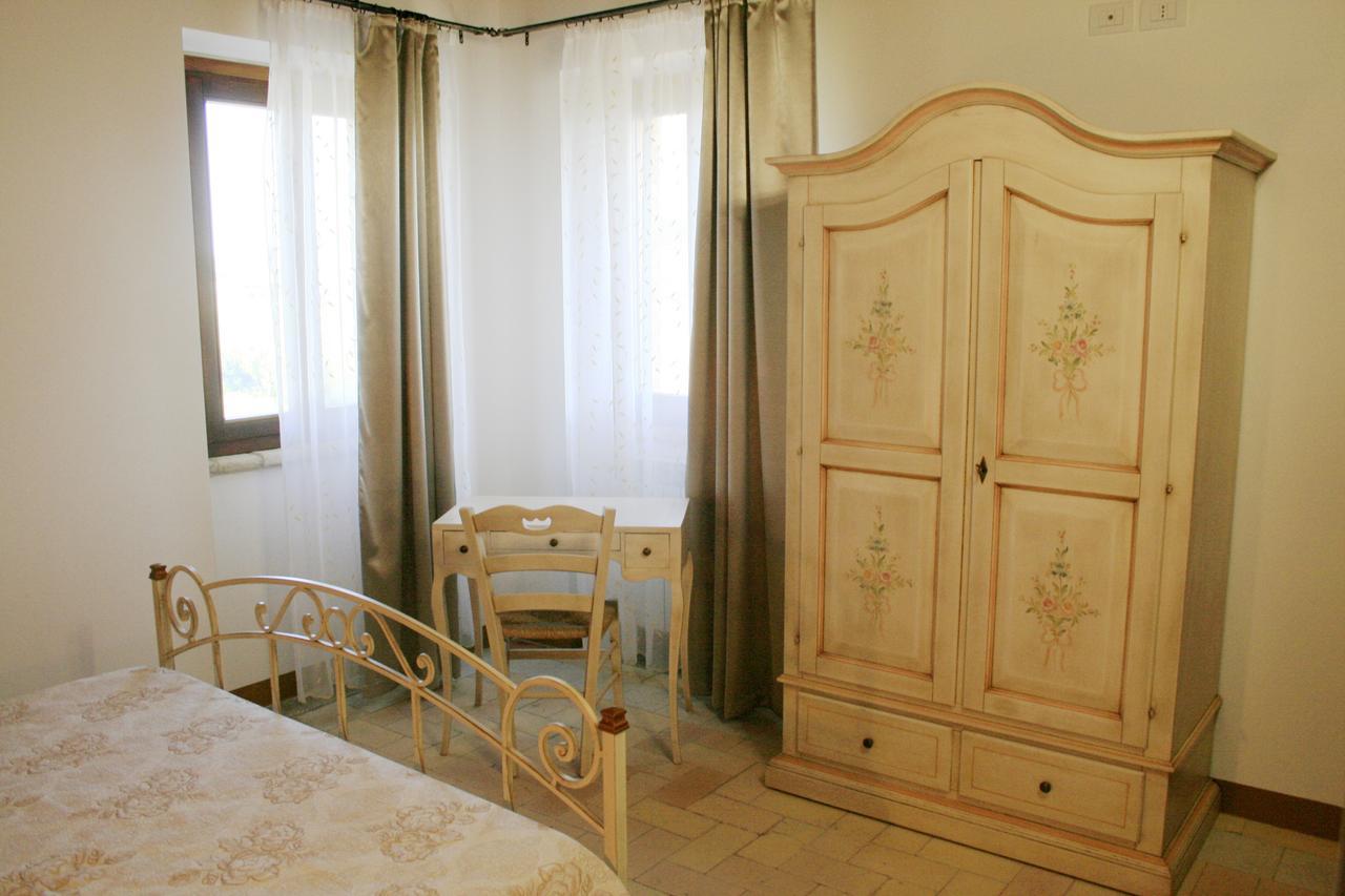 Agriturismo Fara Hotel Montegiorgio Værelse billede